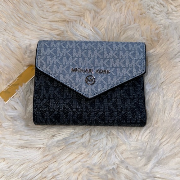 Michael Kors Logo Jet Set Charm Wallet - Picture 1 of 3